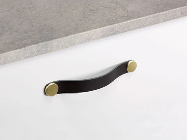 Maner Flexa din piele neagra pentru mobilier, cu ornamente finisaj alama